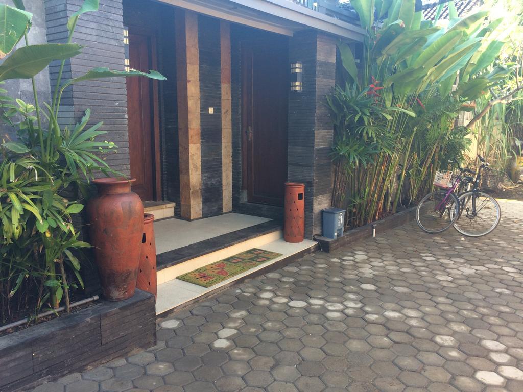 Villa Sahabat Гили Траванган Экстерьер фото